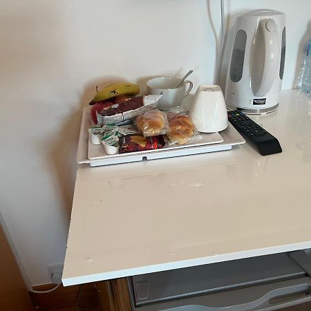 Tj Homes - Double Room With Single Bed - 3 Min To Tube Station - London Ruislip Exterior photo